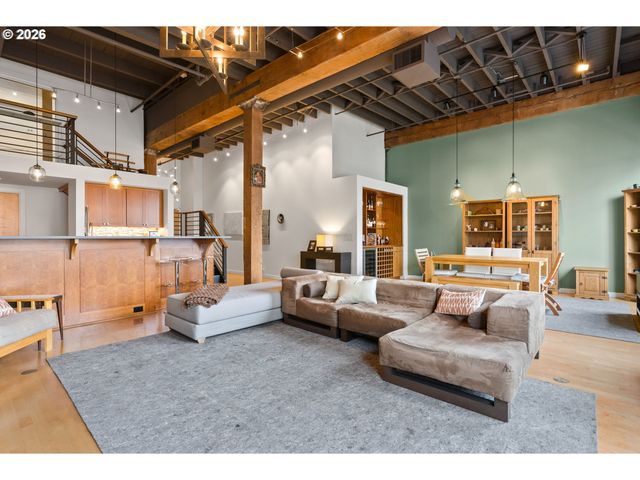 1011 Nw GLISAN St 302, Portland, OR 97209