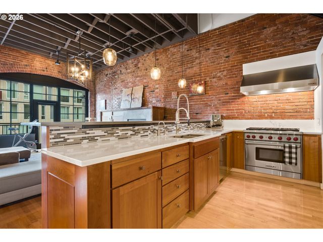 1011 Nw GLISAN St 302, Portland, OR 97209