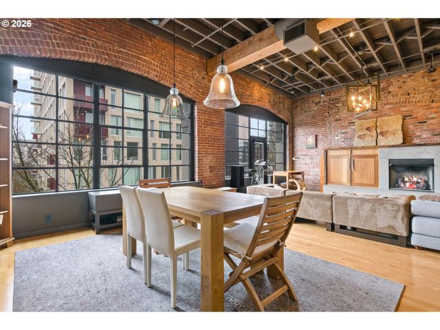 1011 Nw GLISAN St 302, Portland, OR 97209