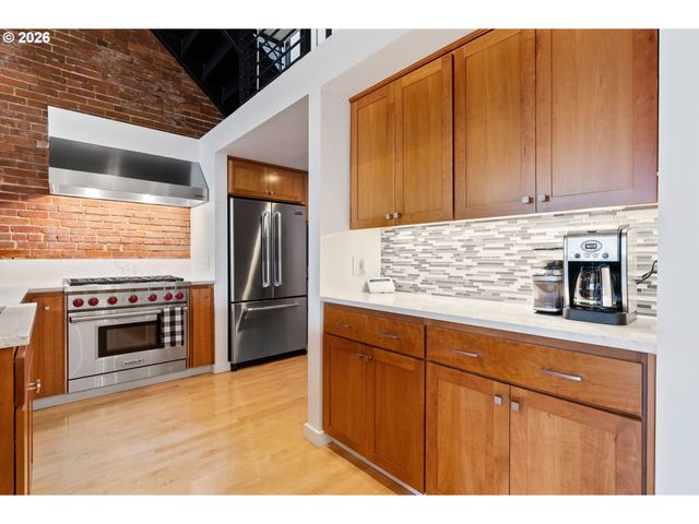 1011 Nw GLISAN St 302, Portland, OR 97209