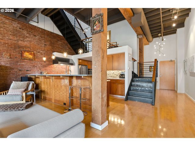 1011 Nw GLISAN St 302, Portland, OR 97209