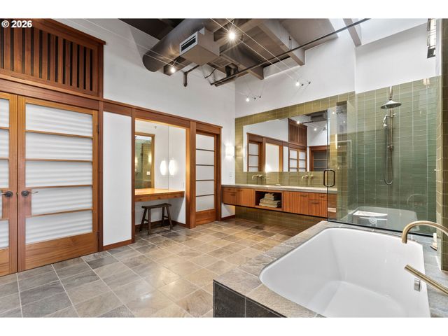 1011 Nw GLISAN St 302, Portland, OR 97209