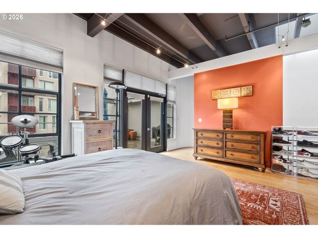 1011 Nw GLISAN St 302, Portland, OR 97209