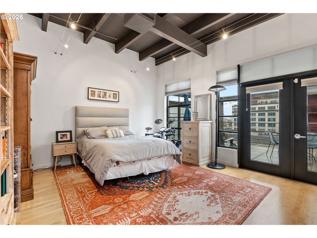 1011 Nw GLISAN St 302, Portland, OR 97209