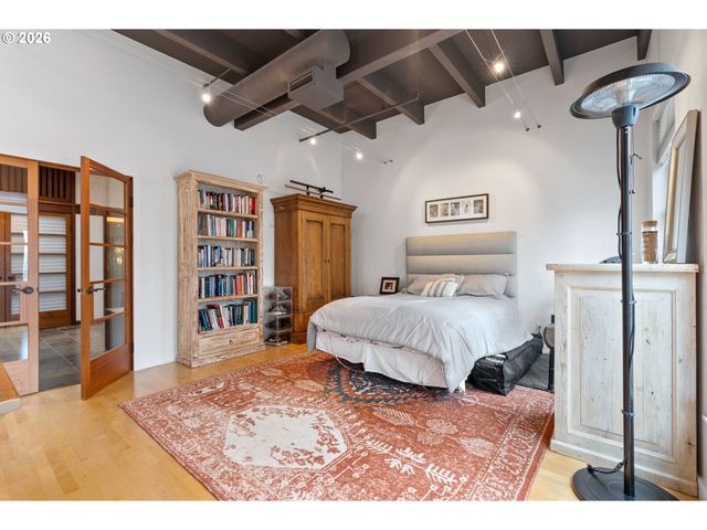 1011 Nw GLISAN St 302, Portland, OR 97209