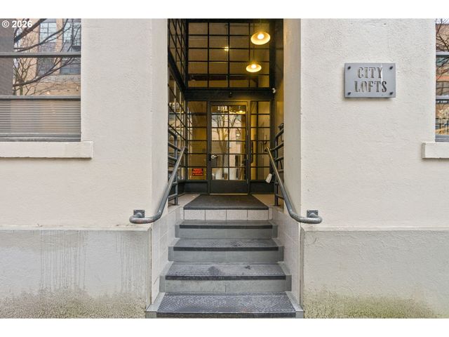 1011 Nw GLISAN St 302, Portland, OR 97209