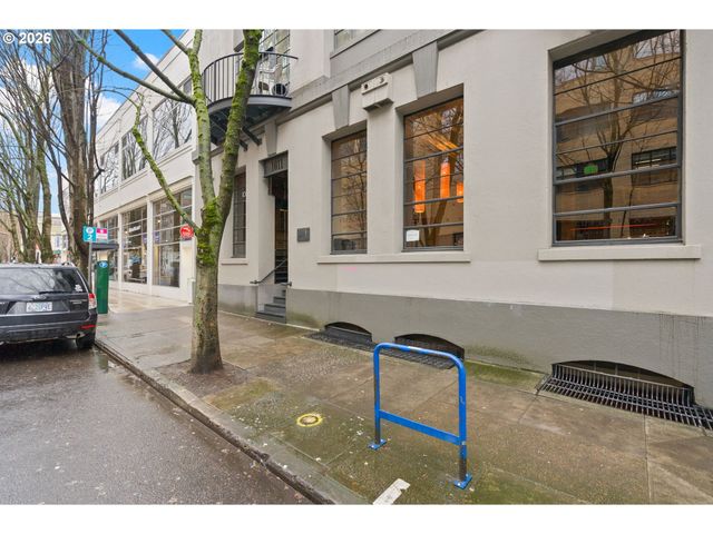 1011 Nw GLISAN St 302, Portland, OR 97209