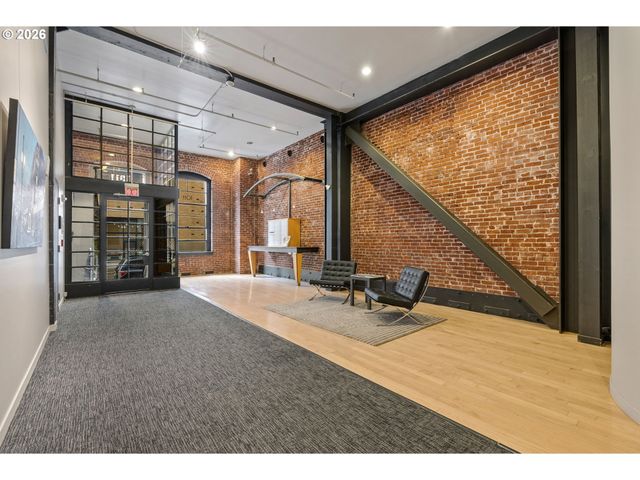 1011 Nw GLISAN St 302, Portland, OR 97209