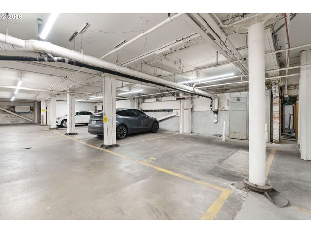 1011 Nw GLISAN St 302, Portland, OR 97209