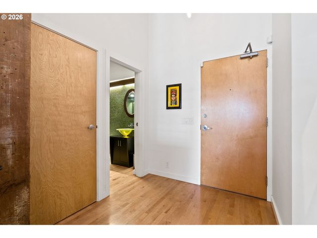 1011 Nw GLISAN St 302, Portland, OR 97209