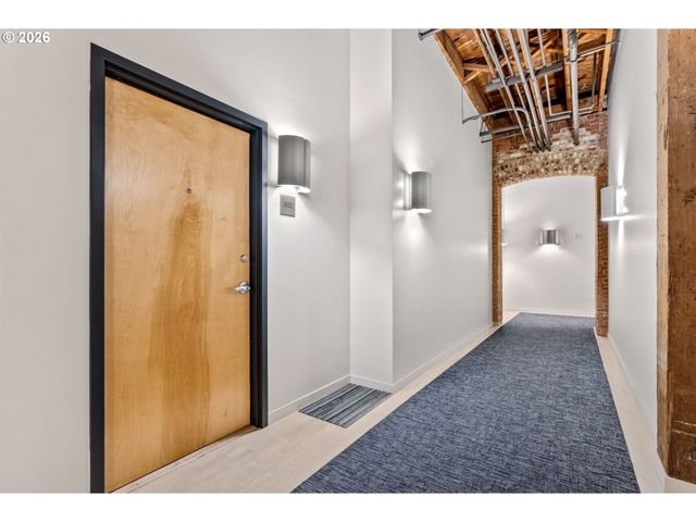 1011 Nw GLISAN St 302, Portland, OR 97209