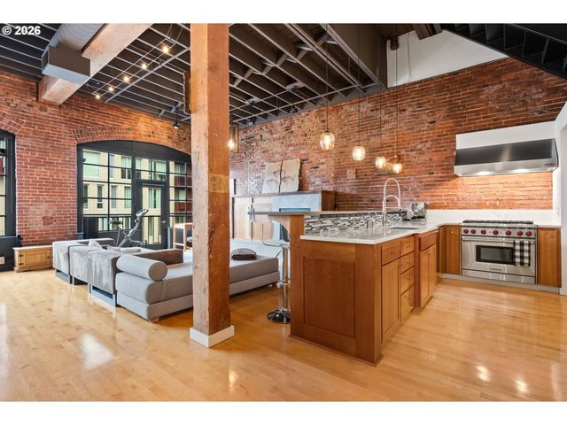 1011 Nw GLISAN St 302, Portland, OR 97209