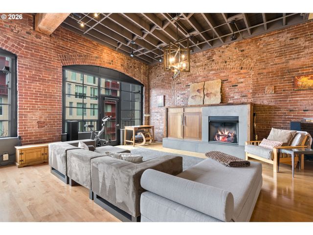 1011 Nw GLISAN St 302, Portland, OR 97209