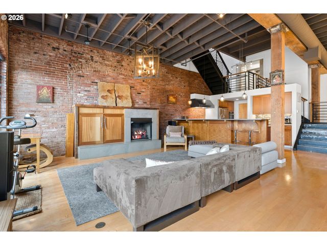 1011 Nw GLISAN St 302, Portland, OR 97209