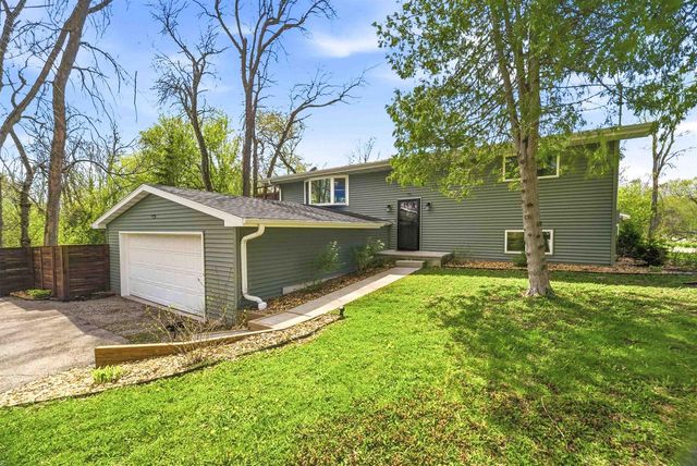 W6395 LAKEVIEW COURT, Menasha, WI 54952