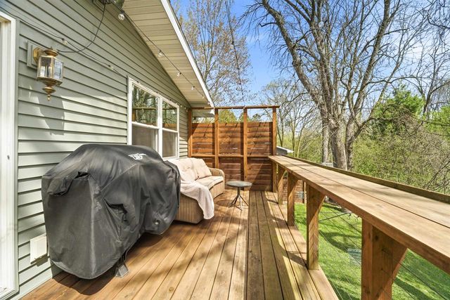 W6395 LAKEVIEW COURT, Menasha, WI 54952