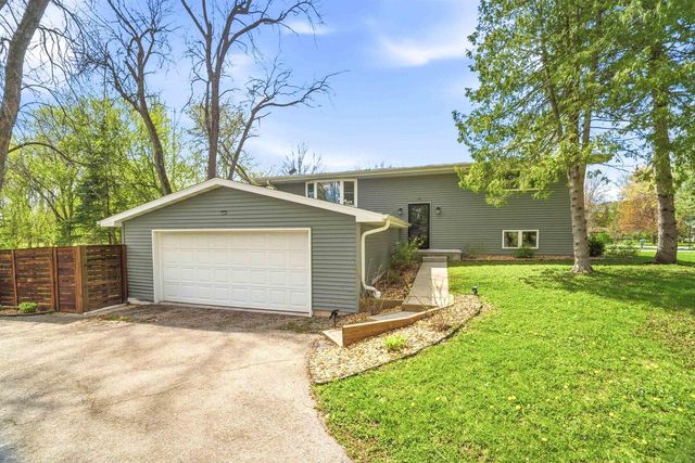 W6395 LAKEVIEW COURT, Menasha, WI 54952