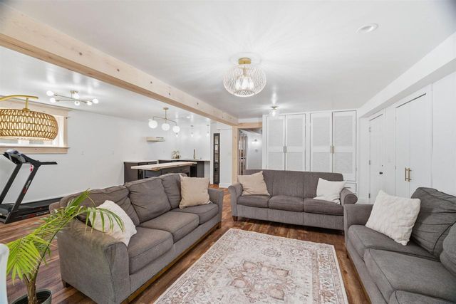 W6395 LAKEVIEW COURT, Menasha, WI 54952