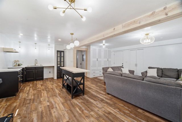 W6395 LAKEVIEW COURT, Menasha, WI 54952