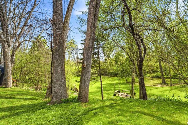 W6395 LAKEVIEW COURT, Menasha, WI 54952