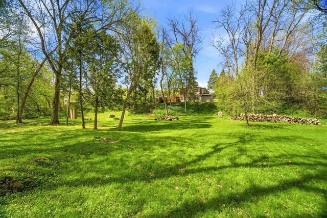 W6395 LAKEVIEW COURT, Menasha, WI 54952
