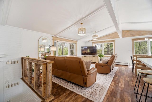 W6395 LAKEVIEW COURT, Menasha, WI 54952