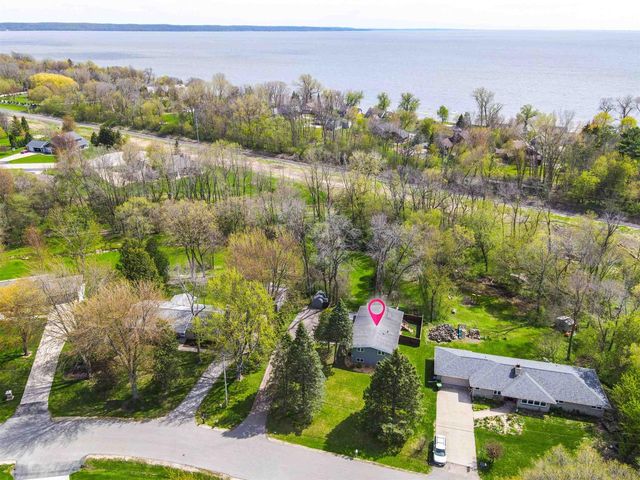 W6395 LAKEVIEW COURT, Menasha, WI 54952
