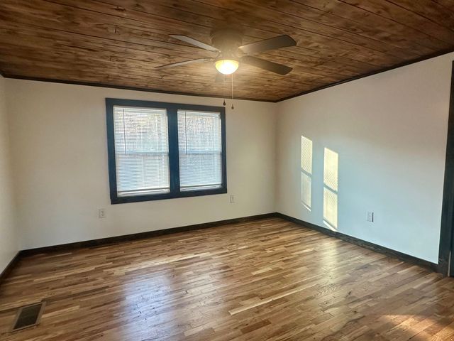 1135 W CHERRY AVE, Selmer, TN 38375