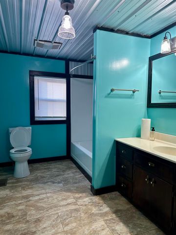 1135 W CHERRY AVE, Selmer, TN 38375