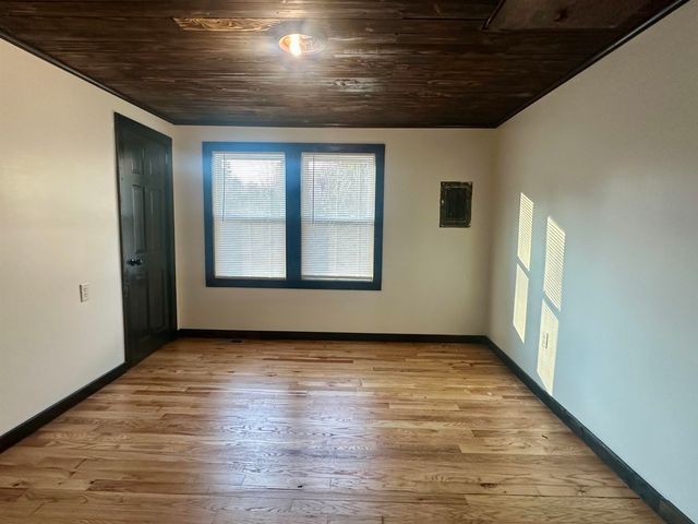 1135 W CHERRY AVE, Selmer, TN 38375