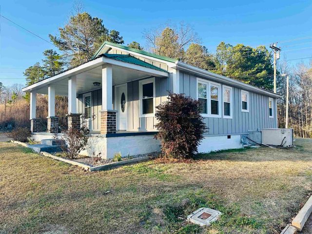 1135 W CHERRY AVE, Selmer, TN 38375