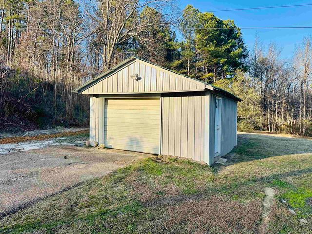 1135 W CHERRY AVE, Selmer, TN 38375