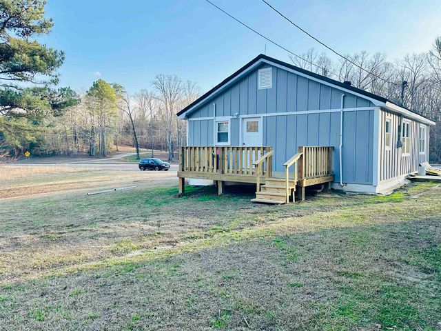 1135 W CHERRY AVE, Selmer, TN 38375