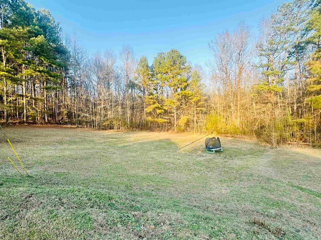 1135 W CHERRY AVE, Selmer, TN 38375