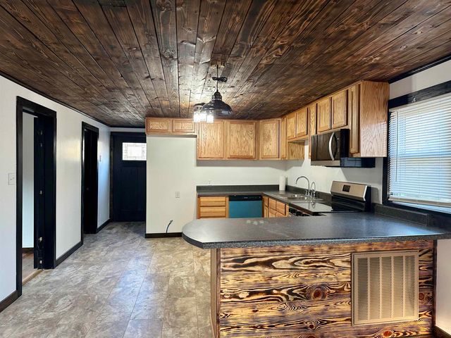 1135 W CHERRY AVE, Selmer, TN 38375