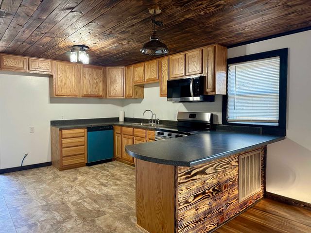 1135 W CHERRY AVE, Selmer, TN 38375