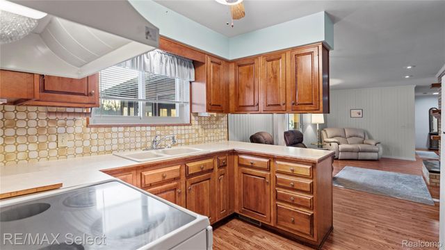 1504 Sun Terrace Drive, Flint Charter Township, MI 48532