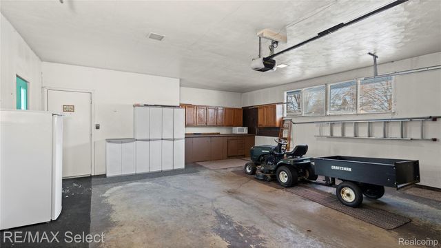 1504 Sun Terrace Drive, Flint Charter Township, MI 48532