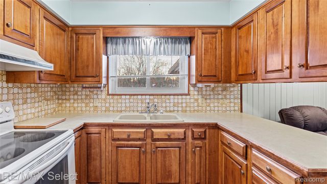 1504 Sun Terrace Drive, Flint Charter Township, MI 48532