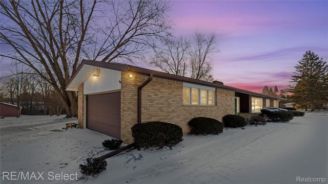 1504 Sun Terrace Drive, Flint Charter Township, MI 48532