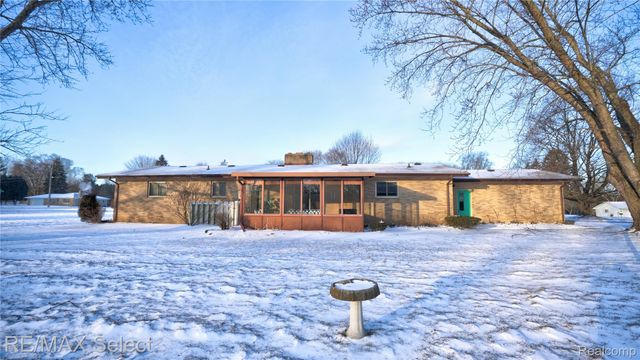 1504 Sun Terrace Drive, Flint Charter Township, MI 48532