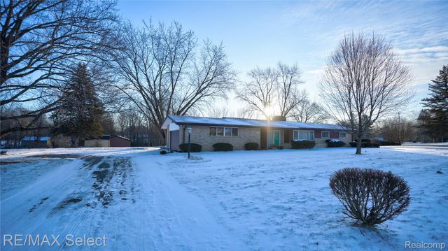 1504 Sun Terrace Drive, Flint Charter Township, MI 48532
