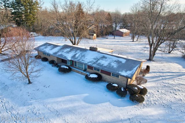 1504 Sun Terrace Drive, Flint Charter Township, MI 48532