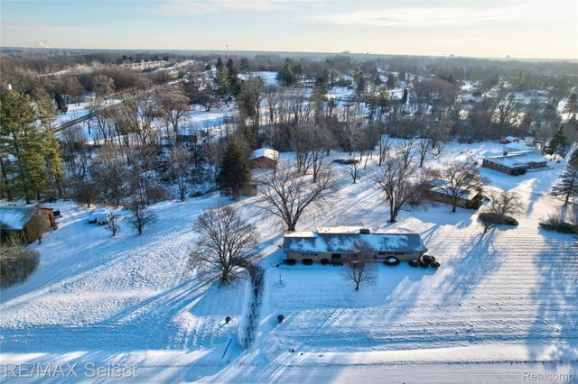 1504 Sun Terrace Drive, Flint Charter Township, MI 48532