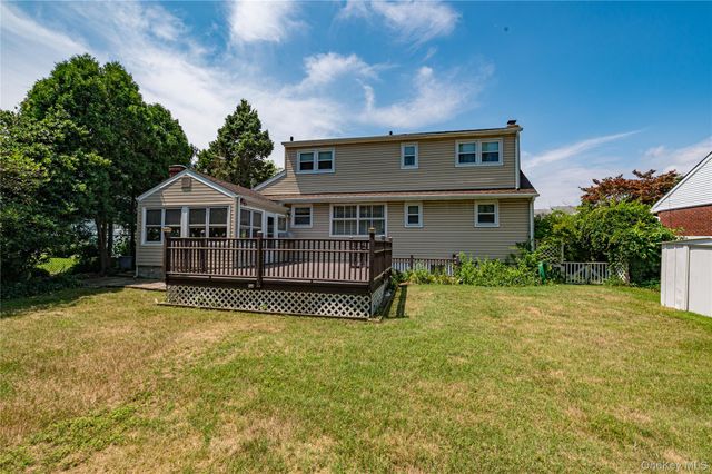 21 Langdon Road, Farmingdale, NY 11735