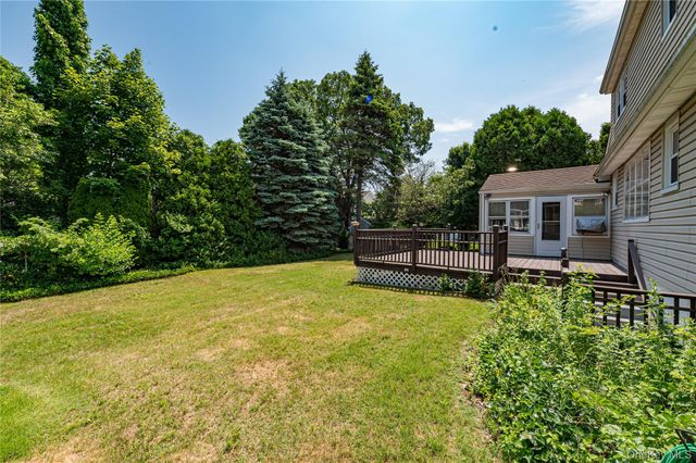 21 Langdon Road, Farmingdale, NY 11735