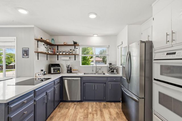 6417 Sandstone St, Carmichael, CA 95608