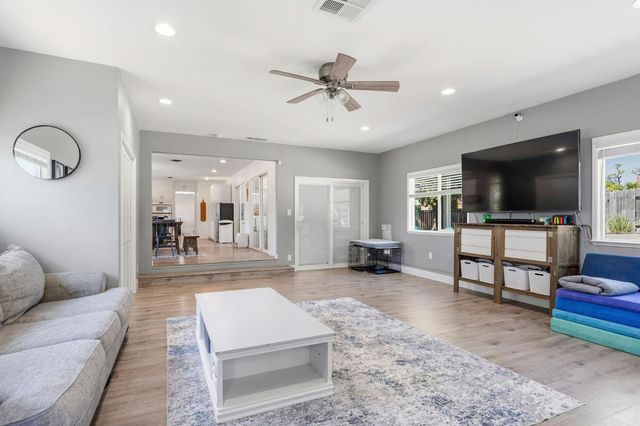 6417 Sandstone St, Carmichael, CA 95608