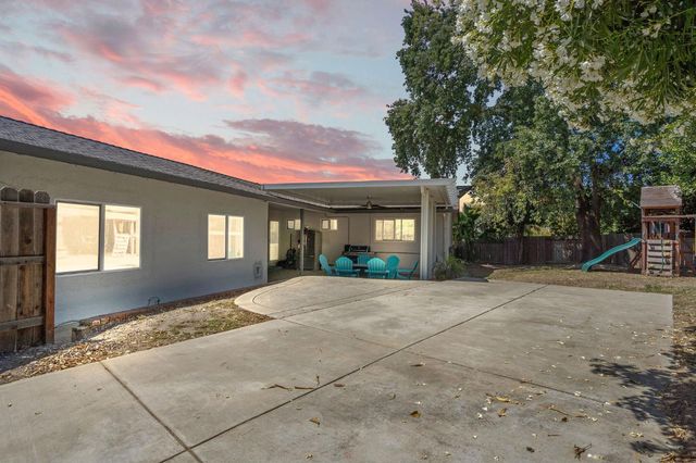 6417 Sandstone St, Carmichael, CA 95608