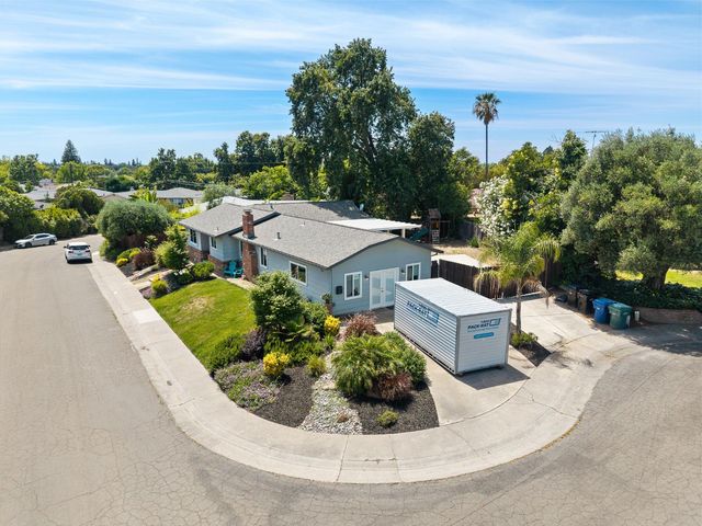 6417 Sandstone St, Carmichael, CA 95608